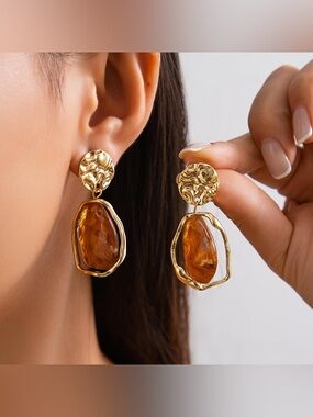 Brown Vintage Crystal Dangling Earrings
